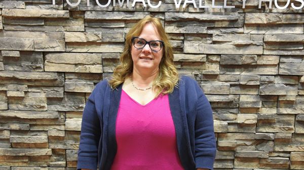 Potomac Valley Hospital’s Eugenia “Gina” Artice earns advanced oncology nurse practitioner certification