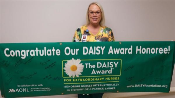 PCH honors Behavioral Health Center nurse with DAISY Award for Extraordinary Care 