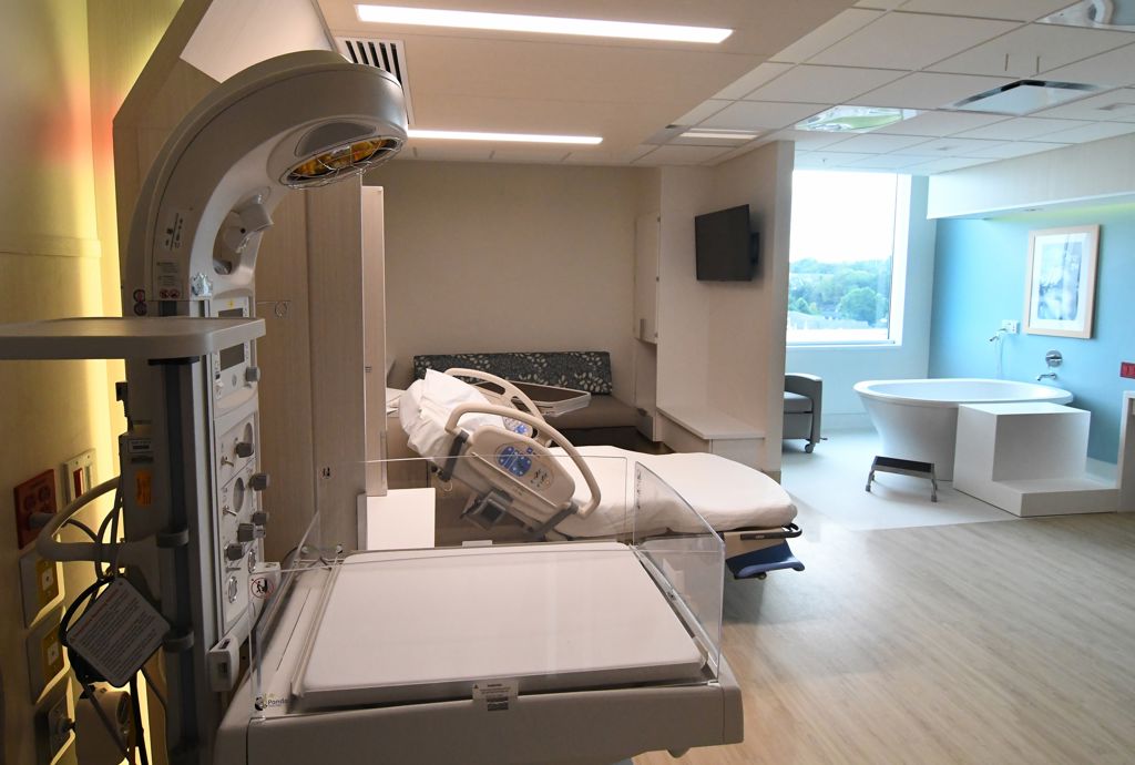 hospital-birthing-room